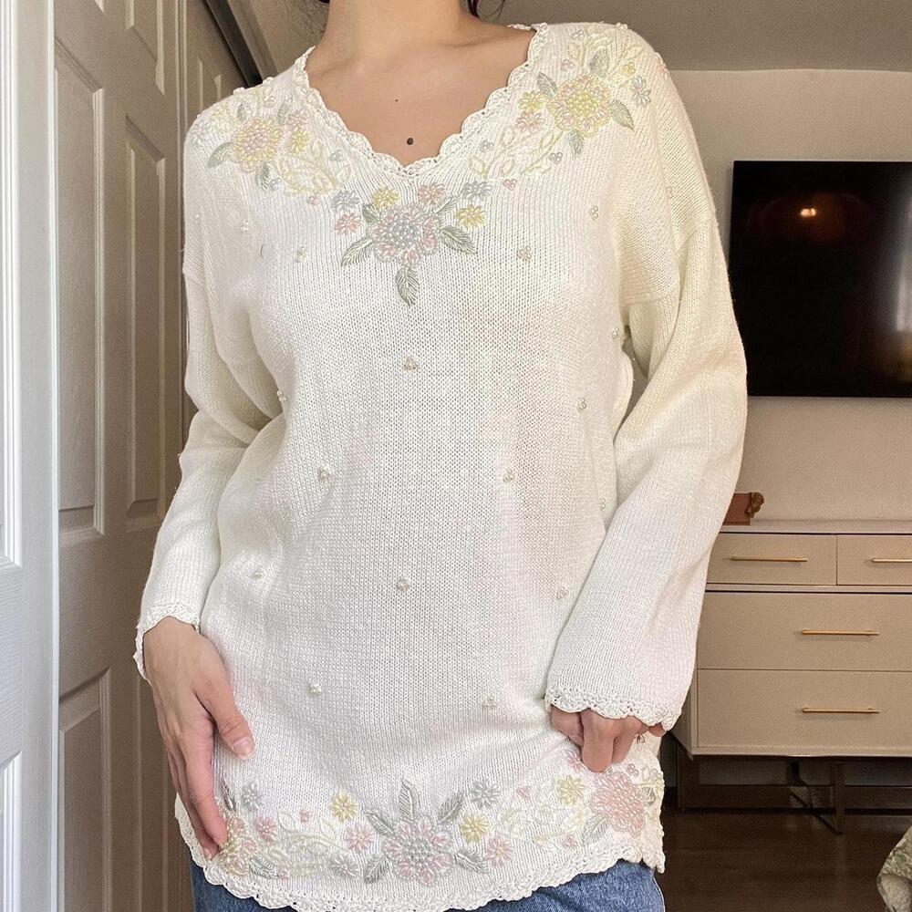 Vintage Carolyn Taylor Floral Embroidered Knit Sweater